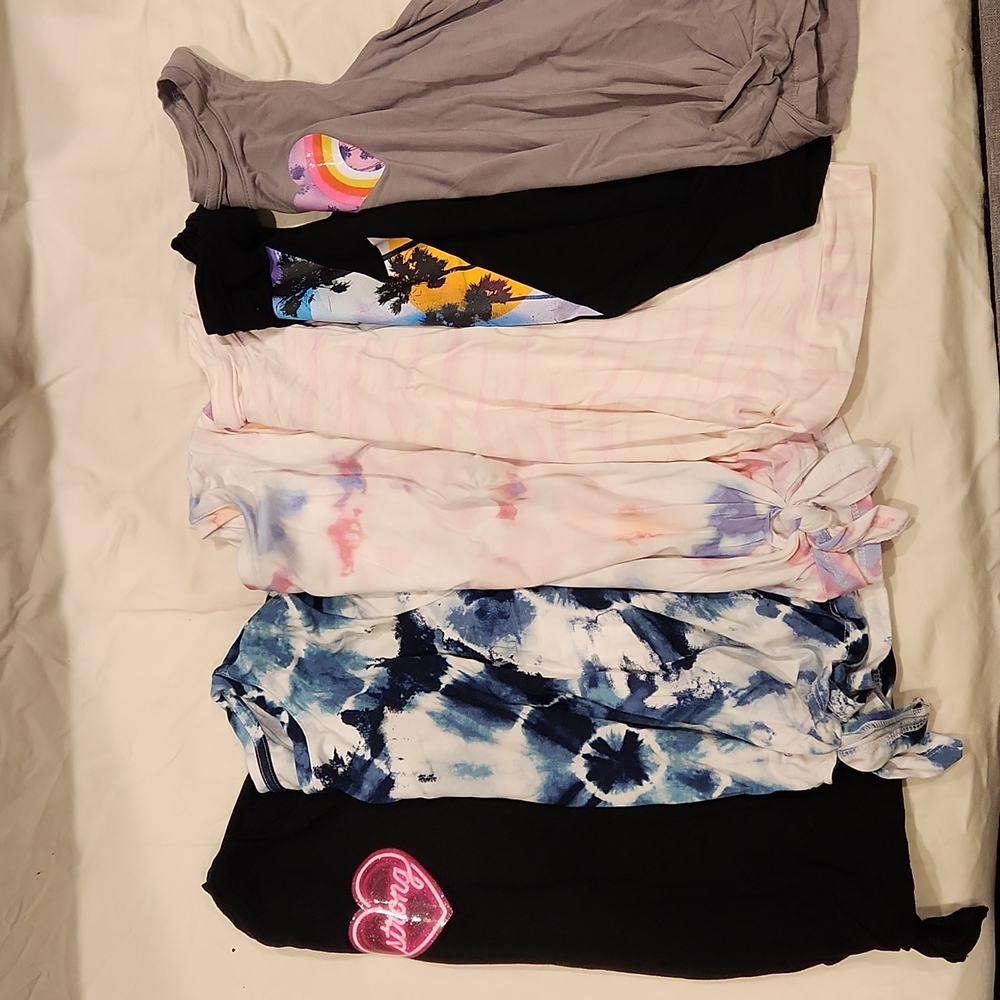5 old navy shirts 2 short sleeve 3 tanks